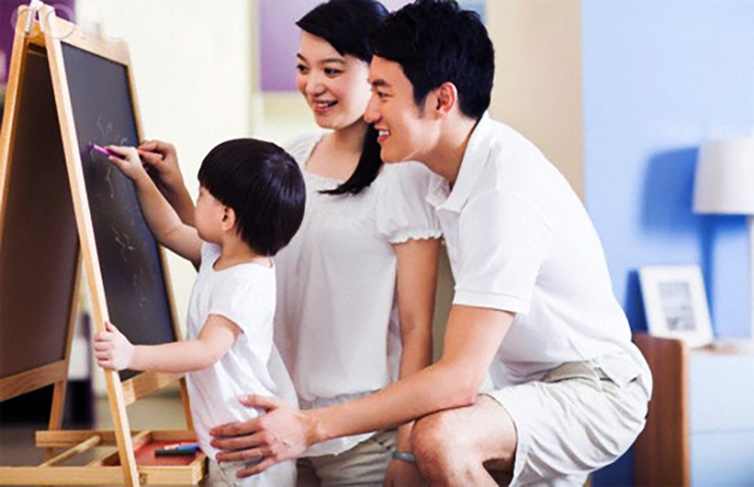 Dạy mãi mà con không hiểu; nói trước quên sau; học không tập trung… tâm lý của hầu hết cha mẹ là rất bực bội, nguyên nhân dẫn đến tình trạng trẻ em lười học có thể do chính các bậc phụ huynh